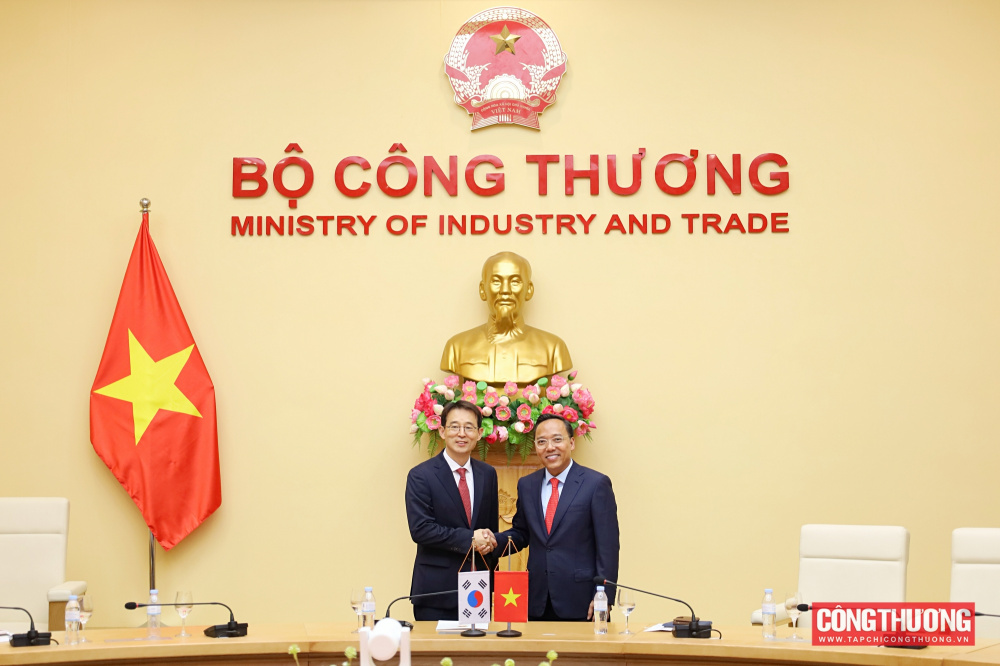 Thứ trưởng Nguyễn Hoàng Long làm việc với Thứ trưởng Bộ Thương mại, Công nghiệp và Tài nguyên Hàn Quốc về hợp tác năng lượng hạt nhân