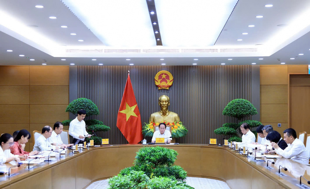 Phó Thủ tướng Lê Tiến Châu chủ trì họp về triển khai tổng rà soát hệ thống văn bản quy phạm pháp luật - Ảnh: VGP/Thu Sa
