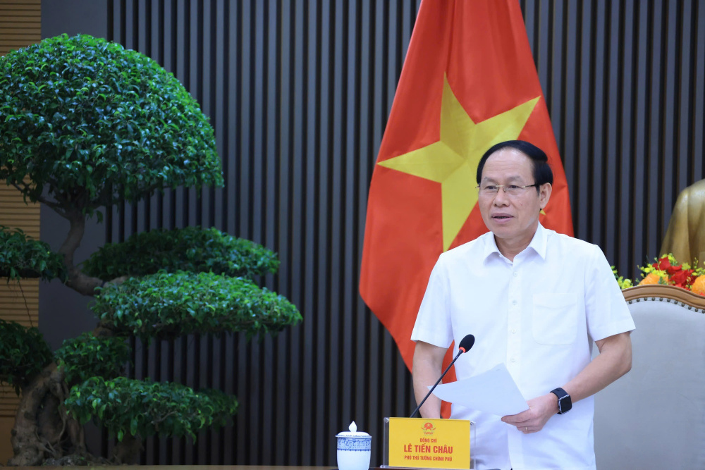 Phó Thủ tướng Lê Tiến Châu nhấn mạnh tầm quan trọng của việc rà soát VBQPPL trong bối cảnh yêu cầu phản ứng chính sách rất nhanh - Ảnh: VGP/Thu Sa