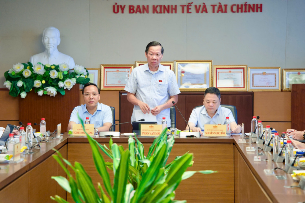 Thường trực Ủy ban Kinh tế và Tài chính thẩm tra sơ bộ dự án Luật Dầu khí (sửa đổi)