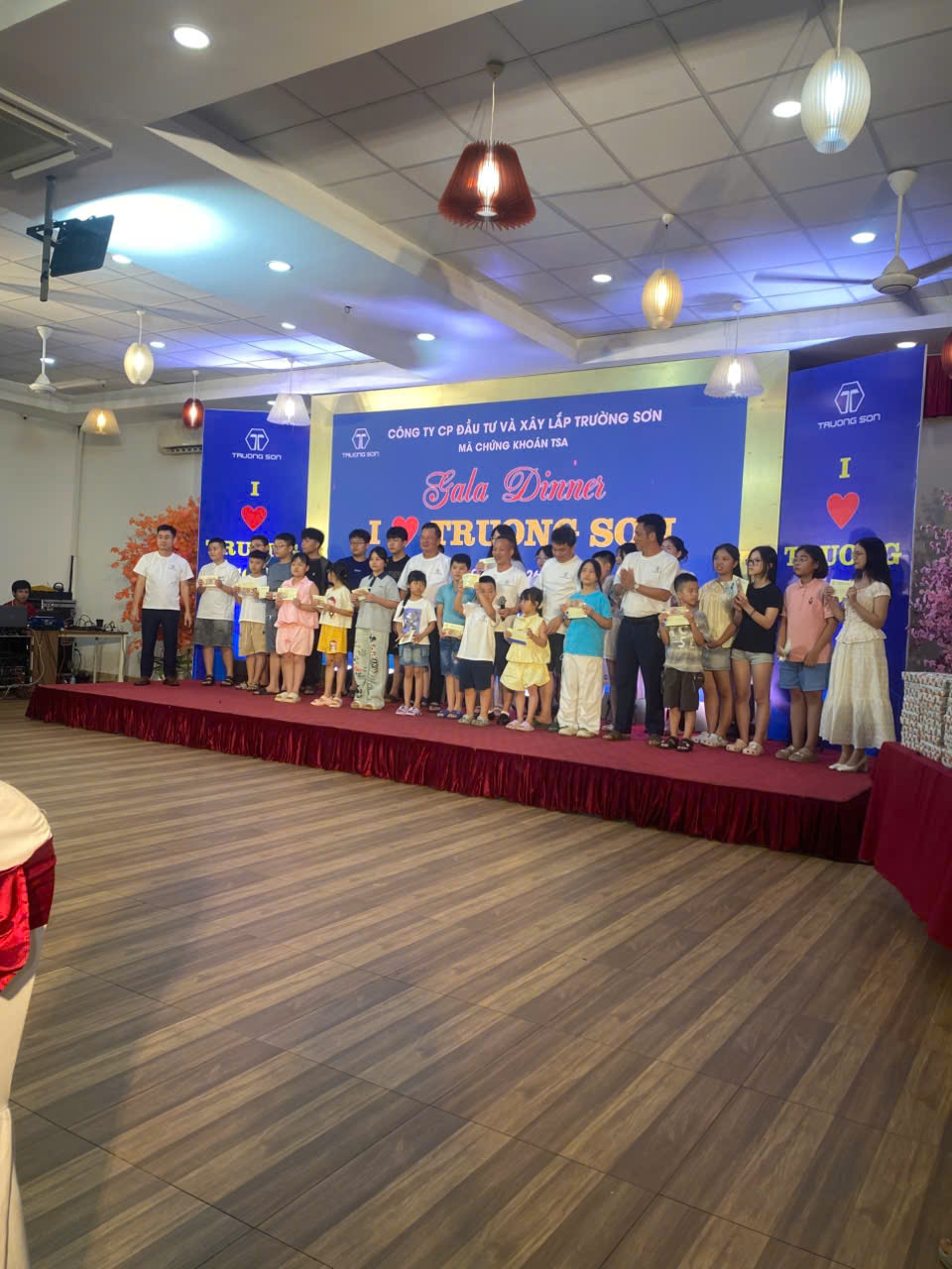 Công ty Cổ phần Đầu tư và Xây lắp Trường Sơn (mã chứng khoán TSA) tổ chức du lịch hè 2026: Chăm lo đời sống người lao động, gắn kết đại gia đình Trường Sơn