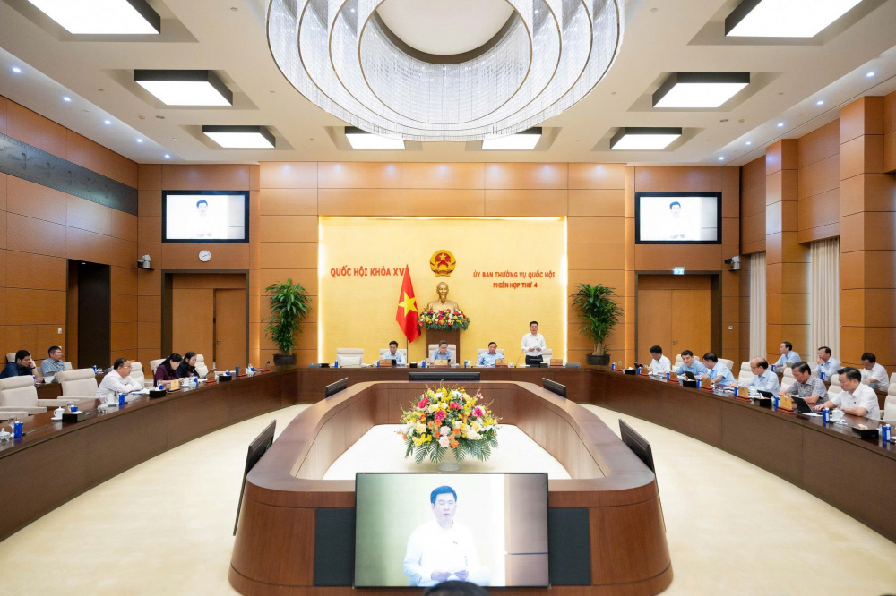 Ủy ban Thường vụ Quốc hội cho ý kiến về dự án Luật Dầu khí (sửa đổi).