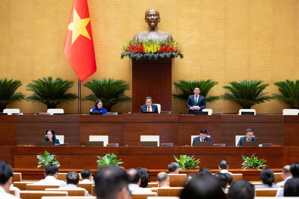 Dưới sự chủ trì của Chủ tịch Quốc hội Trần Thanh Mẫn, sự điều hành của Phó Chủ tịch Quốc hội Nguyễn Hồng Diên, chiều 8/8, Quốc hội đã thảo luận tại hội trường về dự án Luật Dầu khí (sửa đổi)