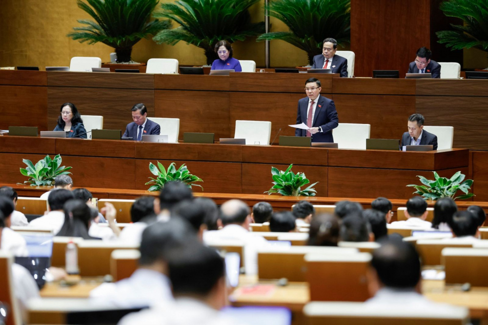 Bộ trưởng Lê Mạnh Hùng làm rõ các nhóm vấn đề trọng tâm mà các đại biểu Quốc hội quan tâm, cho ý kiến về dự thảo Luật Dầu khí (sửa đổi)
