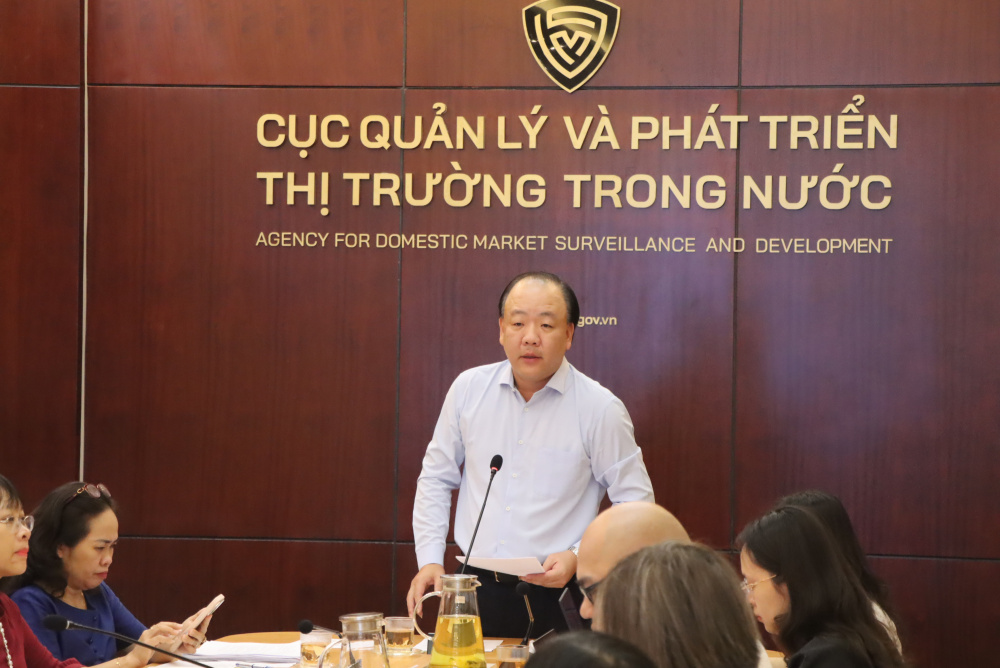 Ông Trần Hữu Linh, Cục trưởng Cục Quản lý và Phát triển thị trường trong nước phát biểu tại buổi làm việc