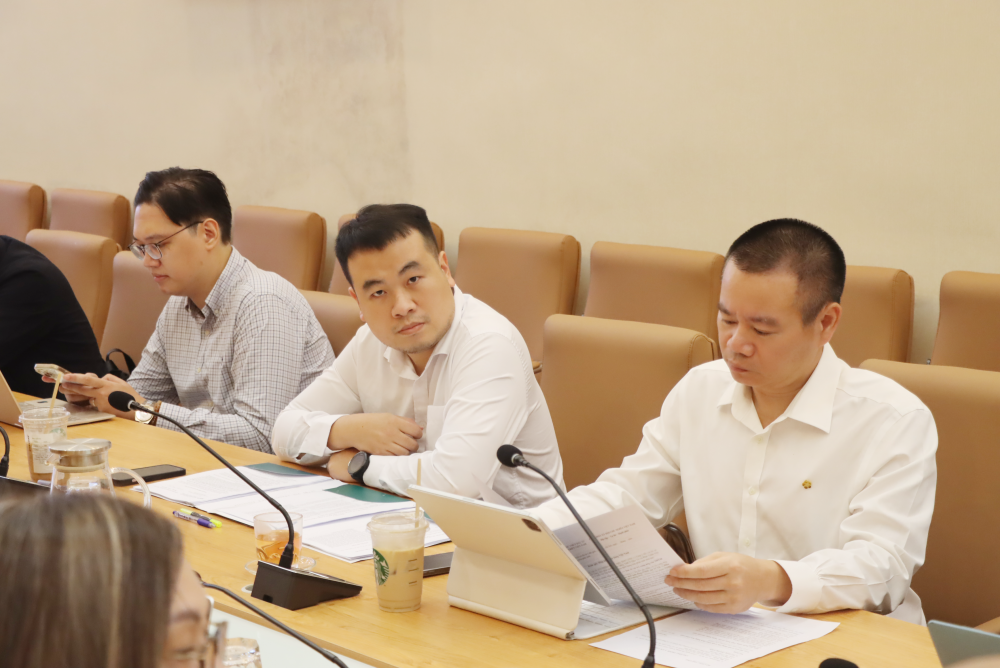 Ông Trần Hữu Linh, Cục trưởng Cục Quản lý và Phát triển thị trường trong nước phát biểu tại buổi làm việc