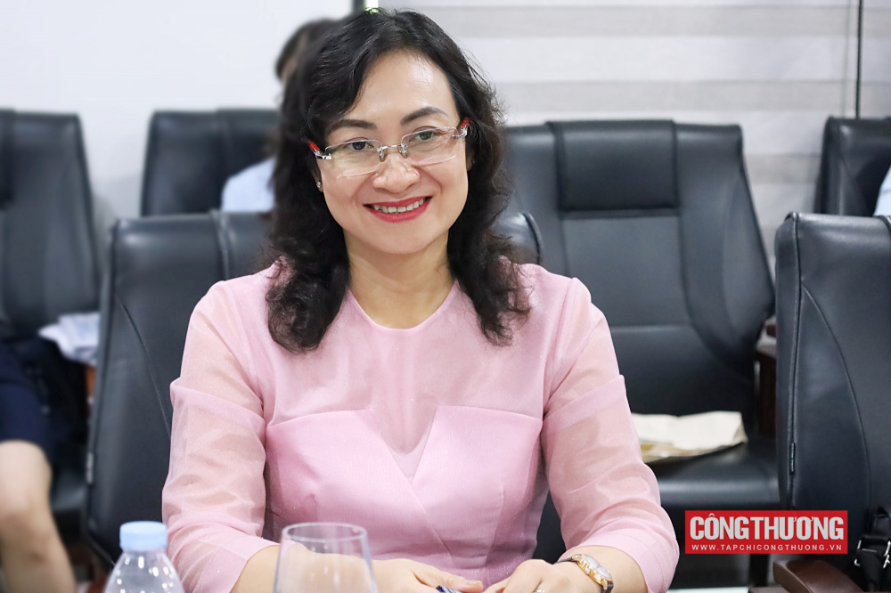 Thứ trưởng Phan Thị Thắng tiếp và làm việc với đoàn công tác của Tổ chức Khu kinh tế tự do thế giới (WFZO)