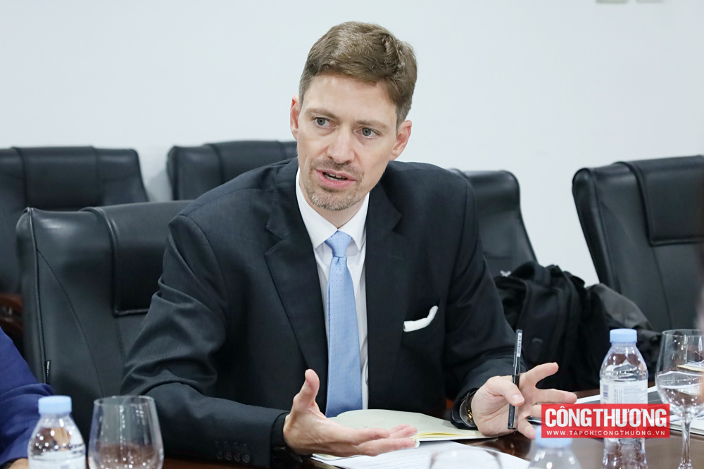 Tiến sĩ Matthew Stephenson, Tổng Giám đốc điều hành (CEO) WFZO