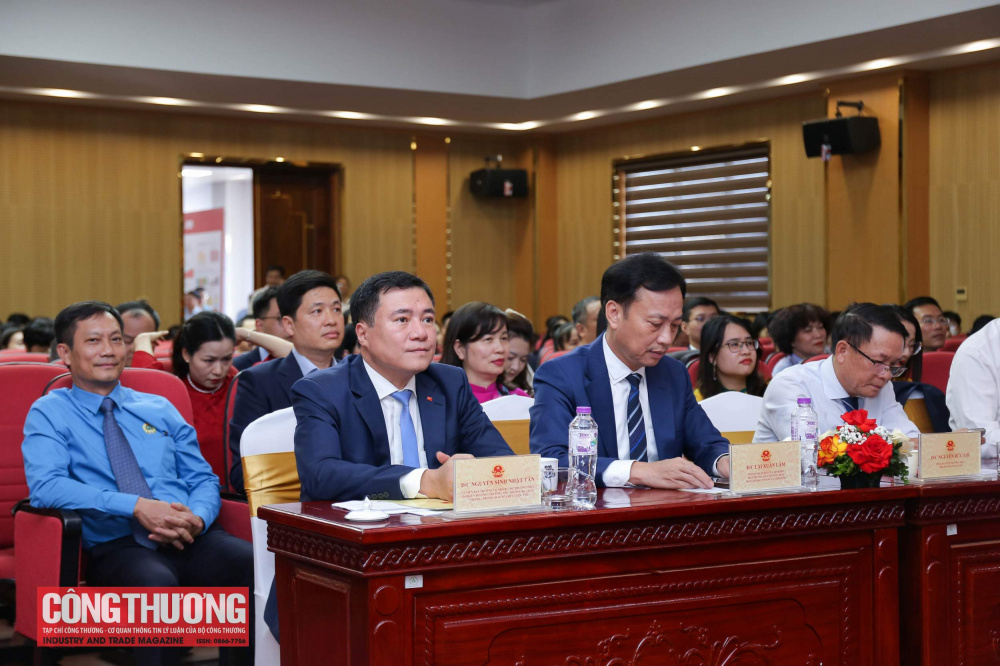 Bộ Công Thương trao giải Cuộc thi chính luận về bảo vệ nền tảng tư tưởng của Đảng trong ngành Công Thương năm 2026