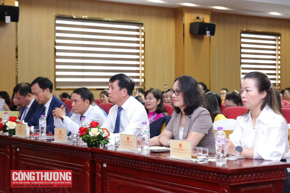 Bộ Công Thương trao giải Cuộc thi chính luận về bảo vệ nền tảng tư tưởng của Đảng trong ngành Công Thương năm 2026
