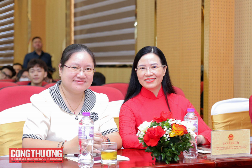 Bộ Công Thương trao giải Cuộc thi chính luận về bảo vệ nền tảng tư tưởng của Đảng trong ngành Công Thương năm 2026