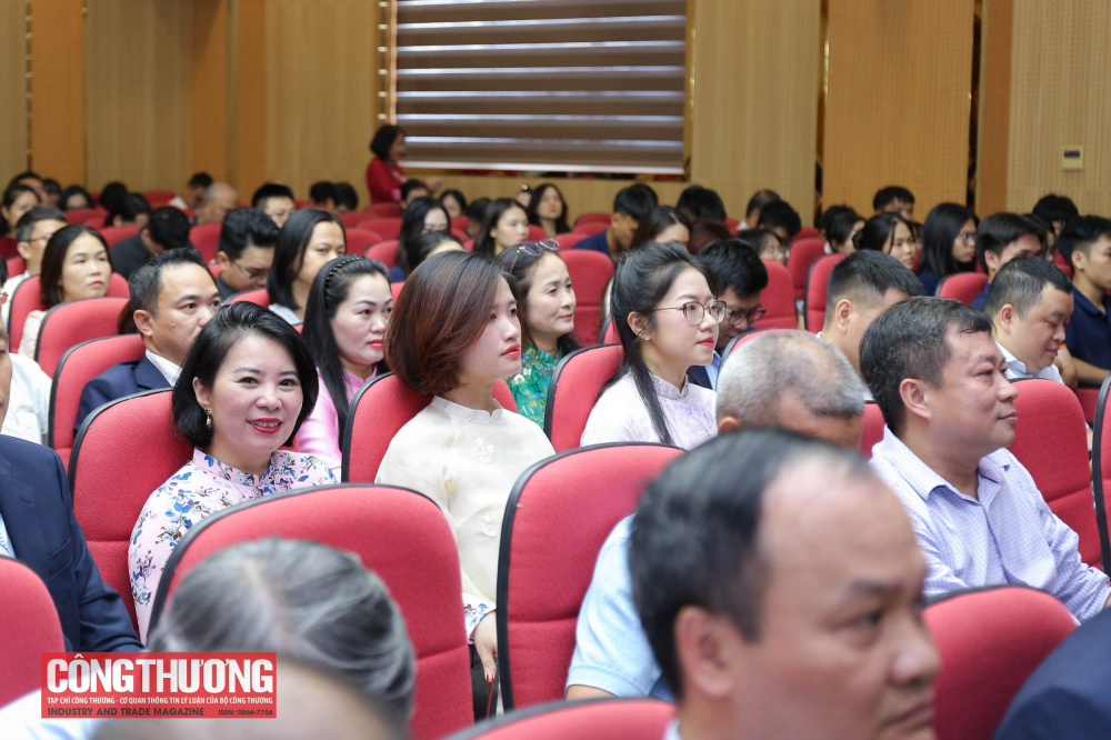 Bộ Công Thương trao giải Cuộc thi chính luận về bảo vệ nền tảng tư tưởng của Đảng trong ngành Công Thương năm 2026