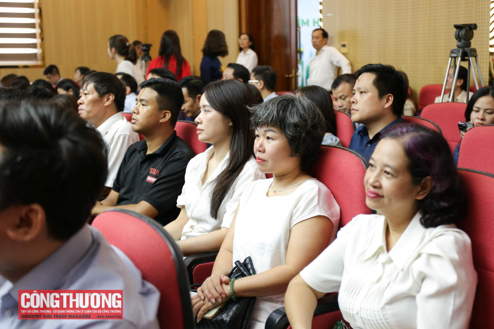 Bộ Công Thương trao giải Cuộc thi chính luận về bảo vệ nền tảng tư tưởng của Đảng trong ngành Công Thương năm 2026