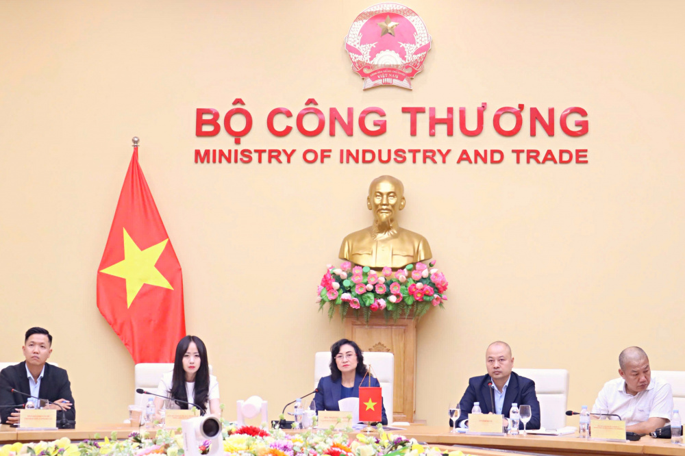 Thứ trưởng Phan Thị Thắng làm việc trực tuyến với Bộ Ngoại giao và Ngoại thương Venezuela