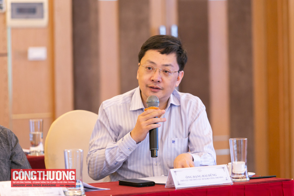 Ông Đặng Hải Dũng - Phó Cục trưởng Cục Đổi mới sáng tạo, Chuyển đổi xanh và Khuyến công - Bộ Công Thương thảo luận tại Hội thảo