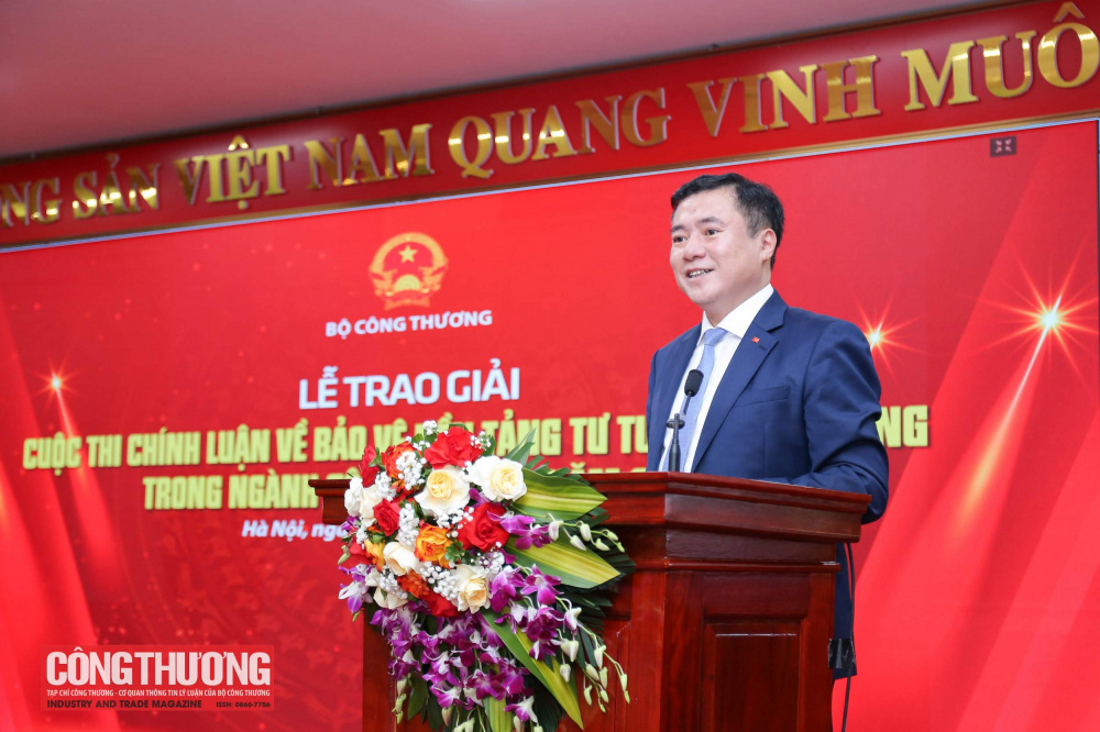 Thứ trưởng Nguyễn Sinh Nhật Tân: Bảo vệ nền tảng tư tưởng của Đảng không chỉ là yêu cầu về chính trị tư tưởng, mà cần được cụ thể hóa bằng cách làm thiết thực