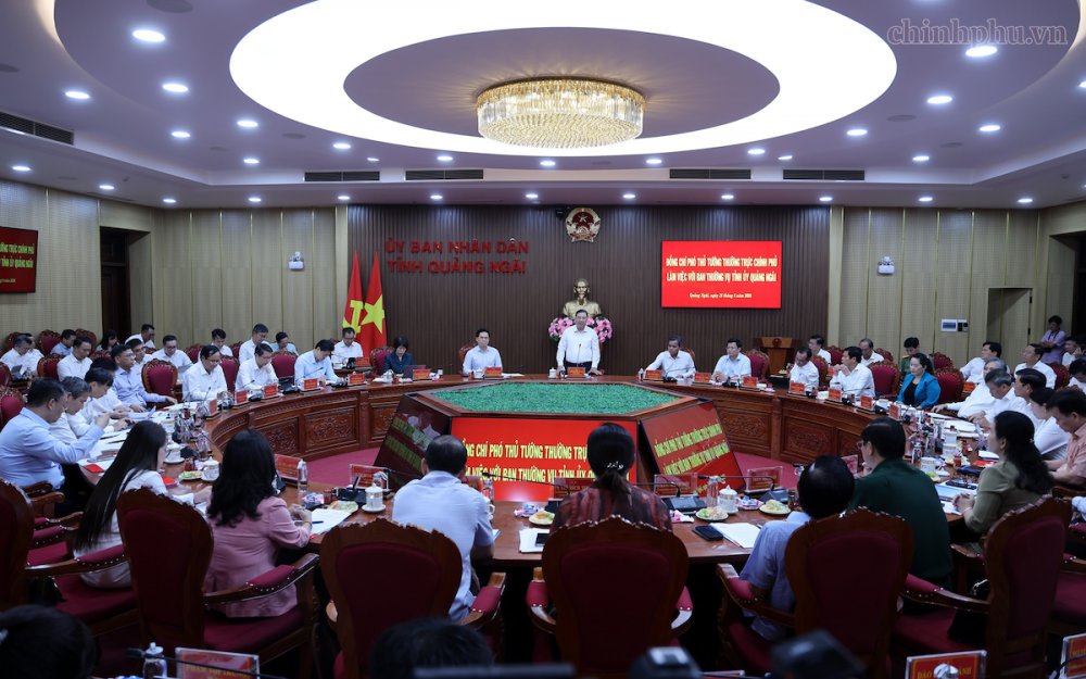 Phó Thủ tướng Thường trực Phạm Gia Túc chủ trì cuộc làm việc với Ban Thường vụ Tỉnh ủy Quảng Ngãi chiều 15/8 - Ảnh: chinhphu.vn/Phương Nguyên