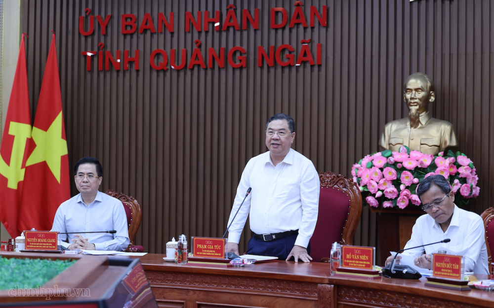 Phó Thủ tướng Thường trực đề nghị tỉnh quyết liệt thúc đẩy tăng trưởng 6 tháng cuối năm, phấn đấu trên 10%