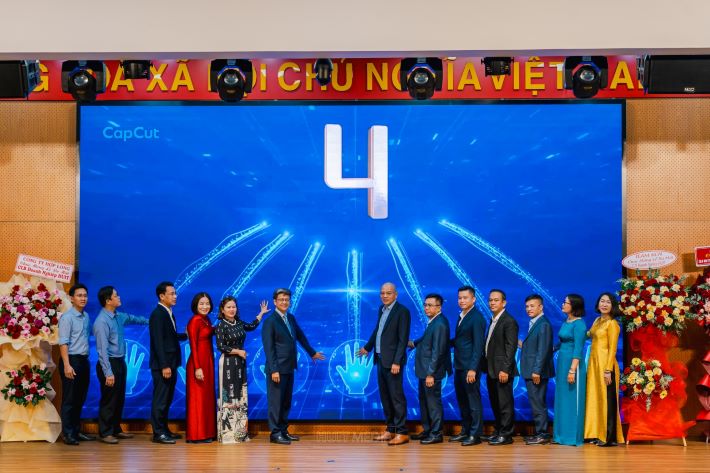 Nghi thức ra mắt Ban Chấp hành Câu lạc bộ Doanh nghiệp HUIT