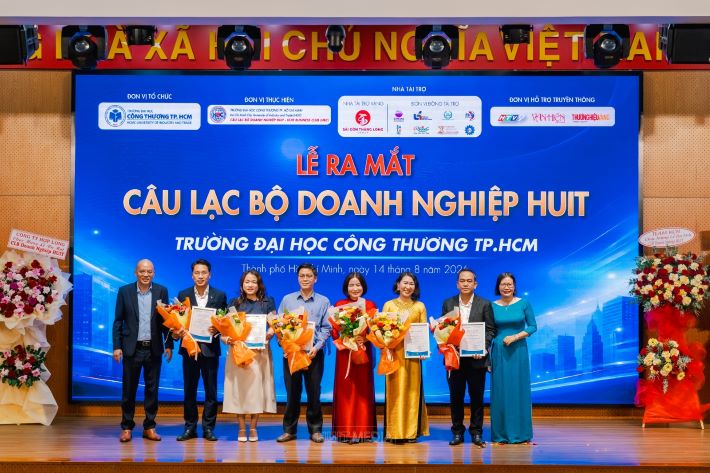Câu lạc bộ Doanh nghiệp HUIT