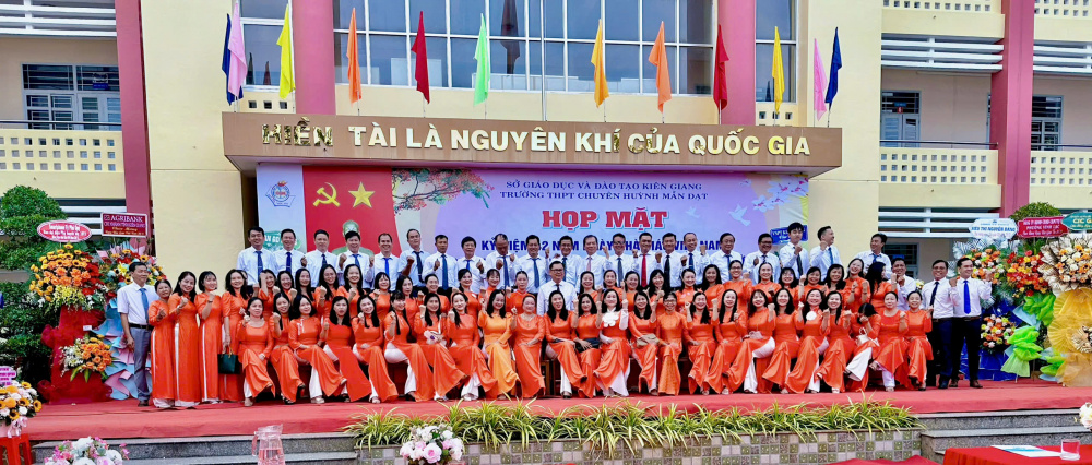 Chuyên Huỳnh Mẫn Đạt