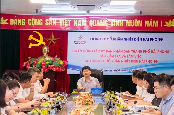 Ông Hoàng Minh Cường - Phó Chủ tịch UBND Thành phố chủ trì buổi làm việc tại Công ty CP Nhiệt điện Hải Phòng 
