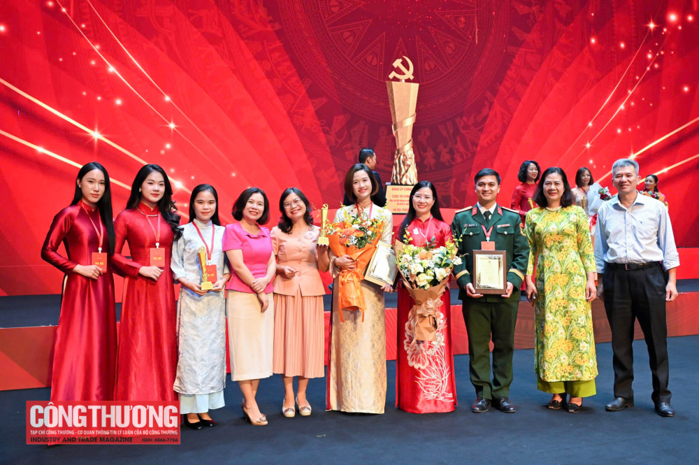 Nhận giải