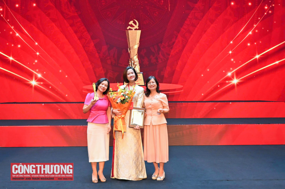 Nhận giải