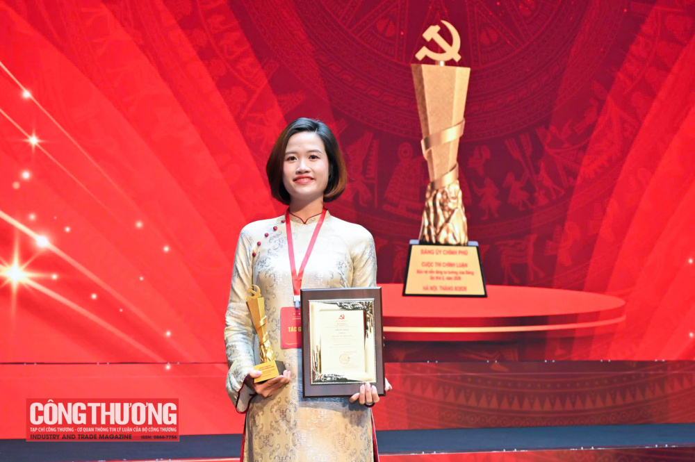 Nhận giải