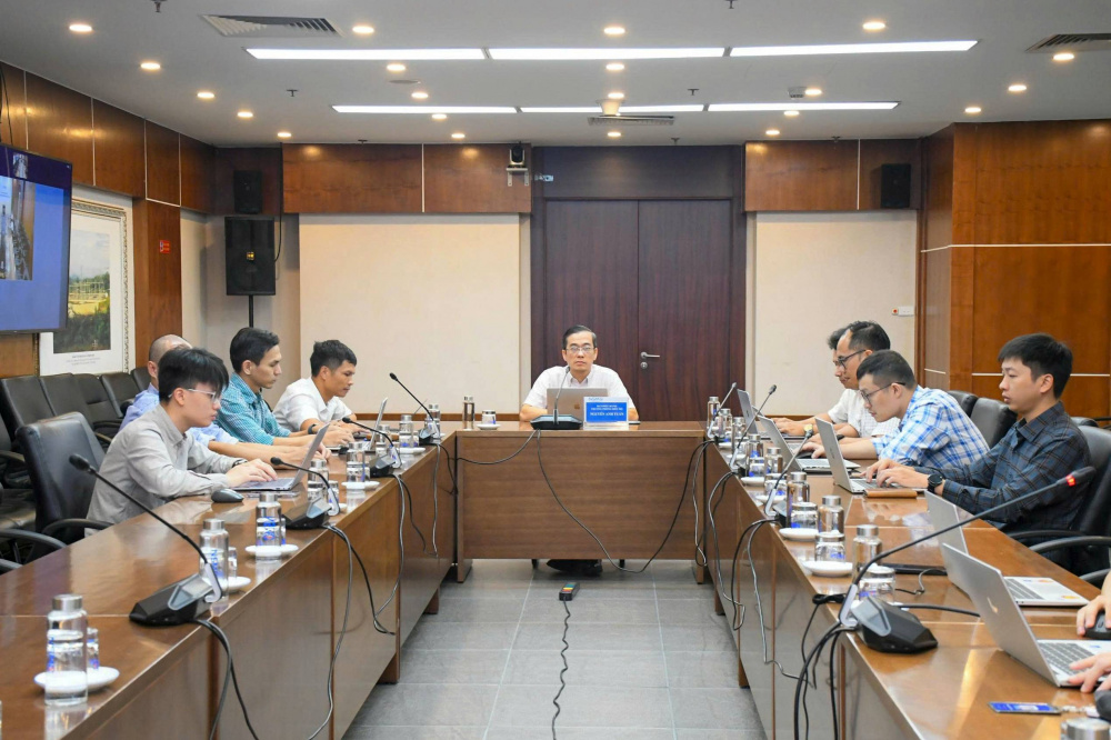 Ông Nguyễn Anh Tuấn - Thành viên Ban Điều hành - Phó Trưởng ban Chỉ huy phòng thủ dân sự NSMO chủ trì cuộc họp Ban Chỉ huy phòng thủ dân sự NSMO ứng phó với cơn bão số 4 (NARRA)