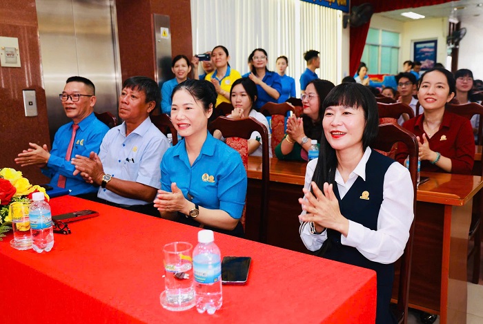 Các đại biểu tham dự buổi lễ