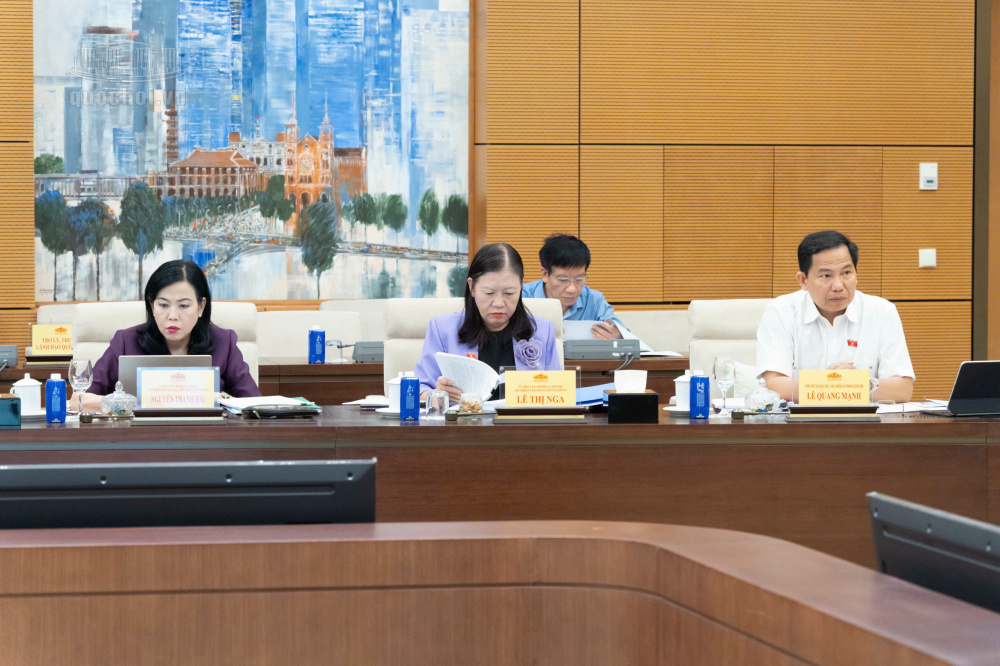 UBTVQH cho ý kiến về dự án Luật sửa đổi, bổ sung một số điều của Luật Thương mại, Luật Cạnh tranh, Luật Quản lý ngoại thương, Luật Bảo vệ quyền lợi người tiêu dùng