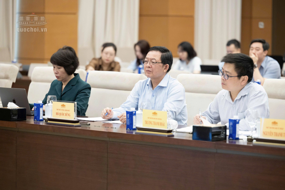 UBTVQH cho ý kiến về dự án Luật sửa đổi, bổ sung một số điều của Luật Thương mại, Luật Cạnh tranh, Luật Quản lý ngoại thương, Luật Bảo vệ quyền lợi người tiêu dùng