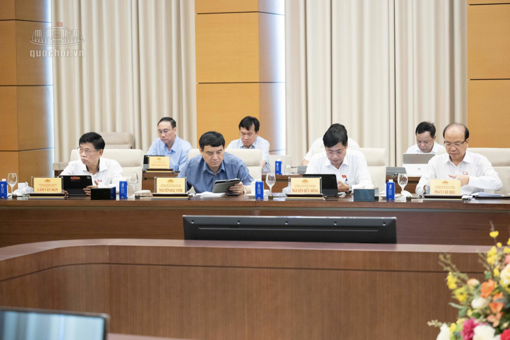 UBTVQH cho ý kiến về dự án Luật sửa đổi, bổ sung một số điều của Luật Thương mại, Luật Cạnh tranh, Luật Quản lý ngoại thương, Luật Bảo vệ quyền lợi người tiêu dùng