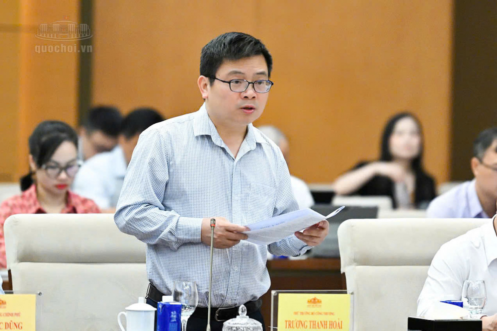 UBTVQH cho ý kiến về dự án Luật sửa đổi, bổ sung một số điều của Luật Thương mại, Luật Cạnh tranh, Luật Quản lý ngoại thương, Luật Bảo vệ quyền lợi người tiêu dùng