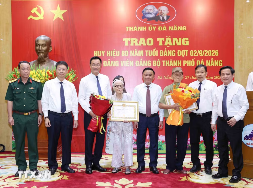 huy hiệu đảng
