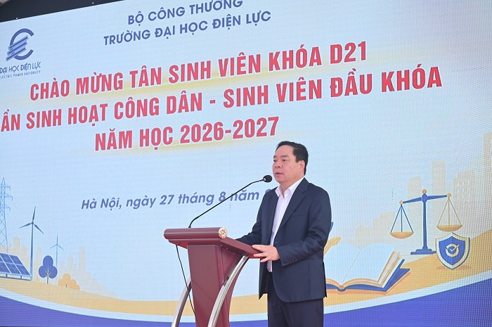 PGS.TS Vũ Đình Ngọ – Phó Hiệu trưởng Trường Đại học Điện lực phát biểu chào mừng các tân sinh viên.
