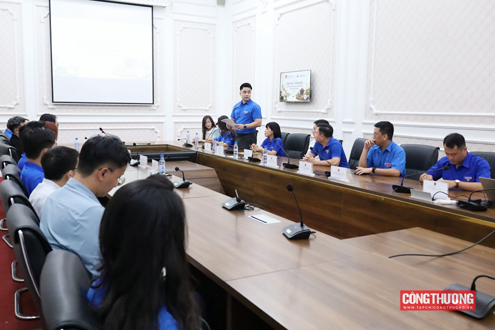 Đoàn Thanh niên Bộ Công Thương trao quà tri ân đấng sinh thành cán bộ Đoàn nhân dịp Vu Lan 2026