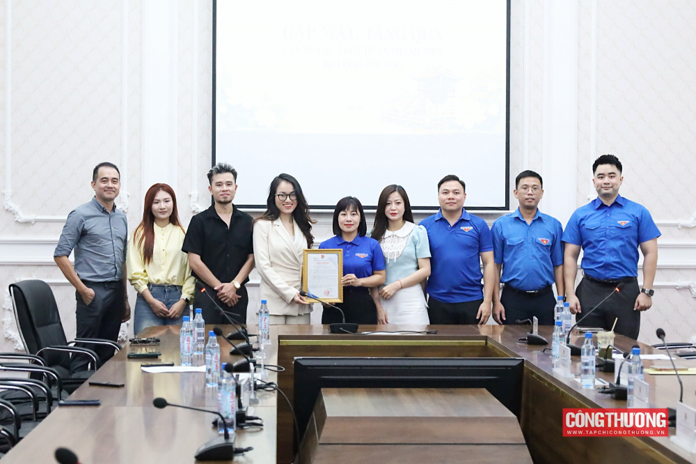 Đoàn Thanh niên Bộ Công Thương trao quà tri ân đấng sinh thành cán bộ Đoàn nhân dịp Vu Lan 2026