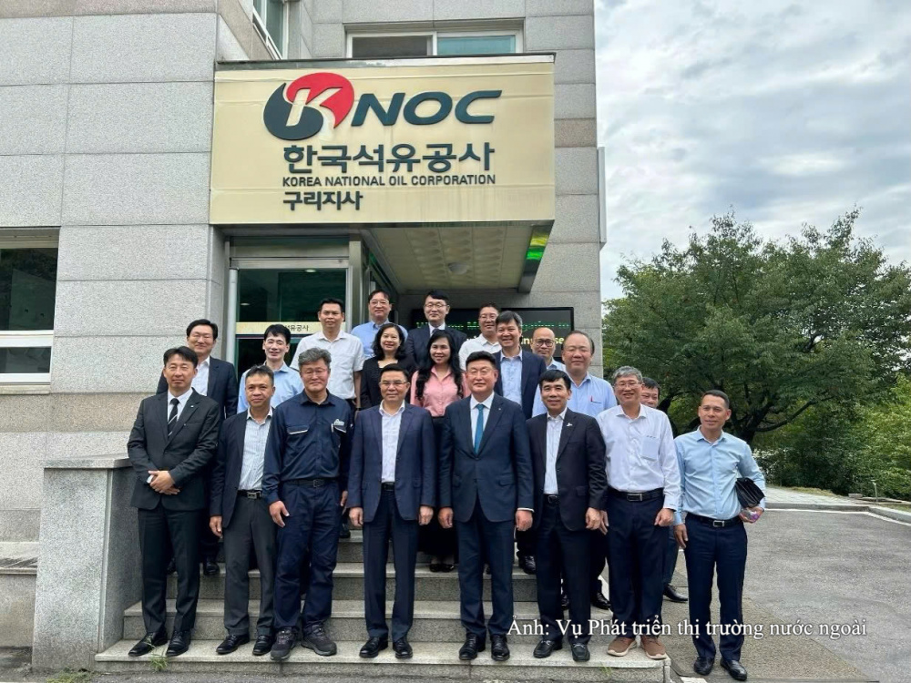 Bộ trưởng Lê Mạnh Hùng thăm và làm việc tại Kho dự trữ dầu cơ sở Guri của Tập đoàn Dầu khí Quốc gia Hàn Quốc