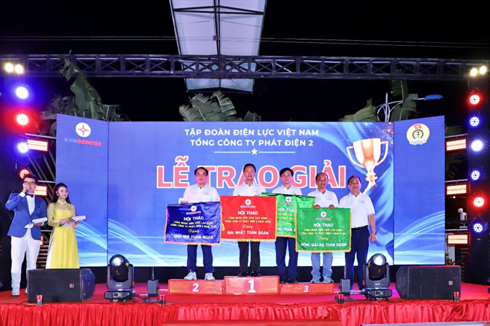 trao giải