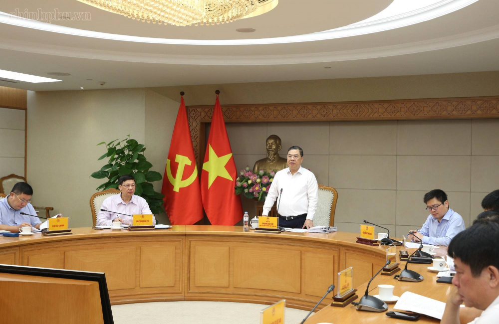 Phó Thủ tướng Thường trực Chính phủ Phạm Gia Túc nhấn mạnh yêu cầu không được để thiếu điện trong mọi tình huống, phải sản xuất đủ điện để đáp ứng cho yêu cầu phát triển - Ảnh: chinhphu.vn/Nguyễn Hoàng