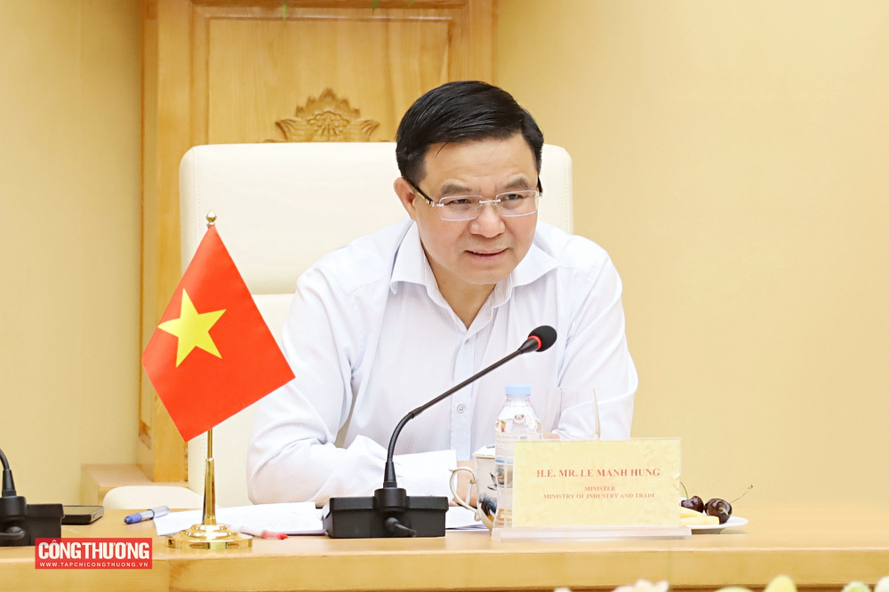 Bộ trưởng Lê Mạnh Hùng đánh giá cao sự phối hợp chặt chẽ giữa hai Bộ trong thời gian qua, đặc biệt sau khi hai bên thành lập Ủy ban Điều phối hợp tác song phương giữa Bộ Công Thương Việt Nam và Bộ Công Thương Lào