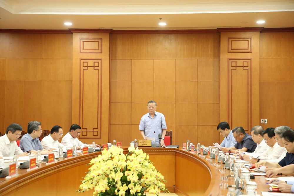 Nghị quyết của Bộ Chính trị về Chiến lược công tác tư tưởng trong bối cảnh mới- Ảnh 1.