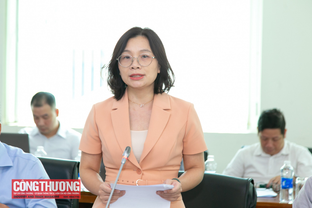 Bà Phạm Thị Lệ Nhung - Tổng Biên tập Tạp chí Công Thương phát biểu tại Hội nghị.
