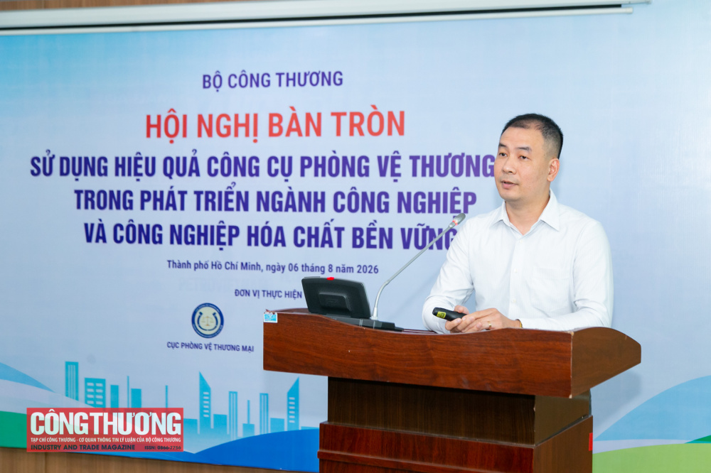 Ông Tô Thái Ninh - Trưởng phòng Phòng Điều tra bán phá giá và trợ cấp, Cục Phòng vệ thương mại trao đổi về vấn đề:“Nhận biết dấu hiệu và hướng dẫn chuẩn bị hồ sơ yêu cầu điều tra phòng vệ thương mại đối với lĩnh vực công nghiệp”
