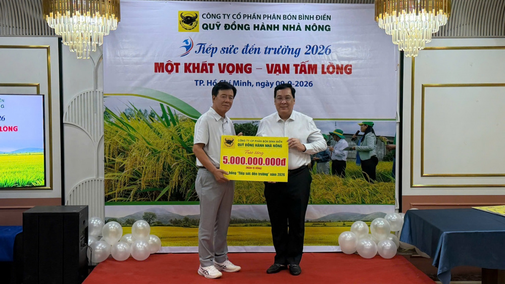 Bình Điền tiếp tục trao 5 tỷ đồng “tiếp sức đến trường”