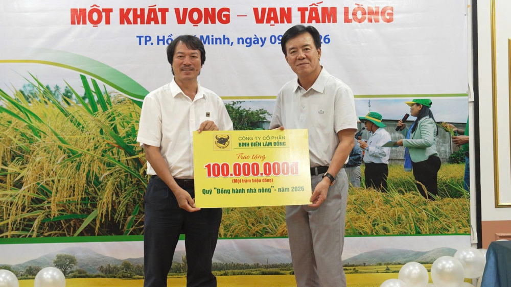 Bình Điền tiếp tục trao 5 tỷ đồng “tiếp sức đến trường”