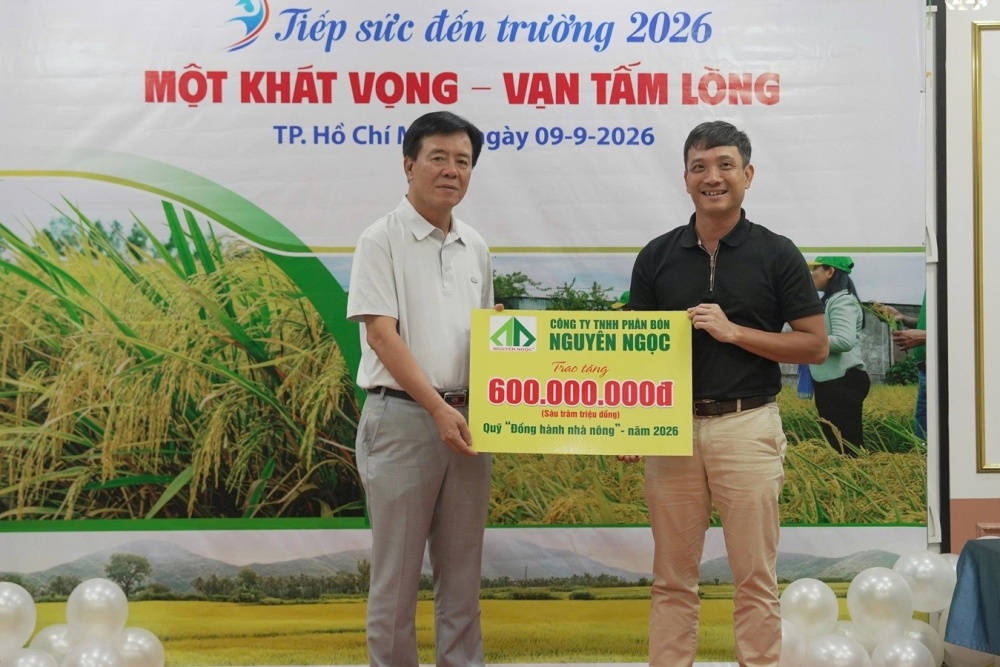 Bình Điền tiếp tục trao 5 tỷ đồng “tiếp sức đến trường”