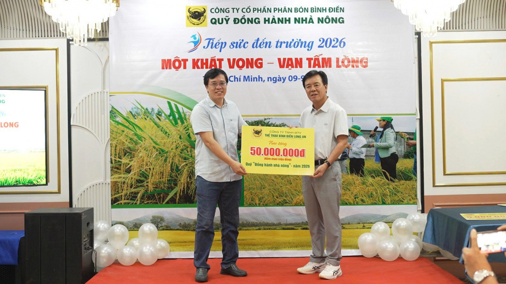 Bình Điền tiếp tục trao 5 tỷ đồng “tiếp sức đến trường”